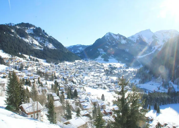 Chalet In With Valley Views Châtel