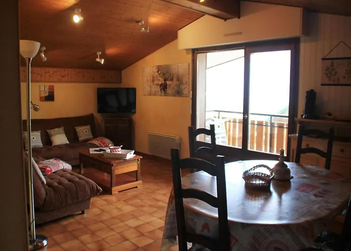 Chalet In With Valley Views Châtel